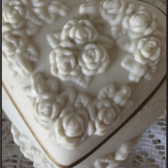 Ornate Heart Trinket Box - Picture 3 of 11